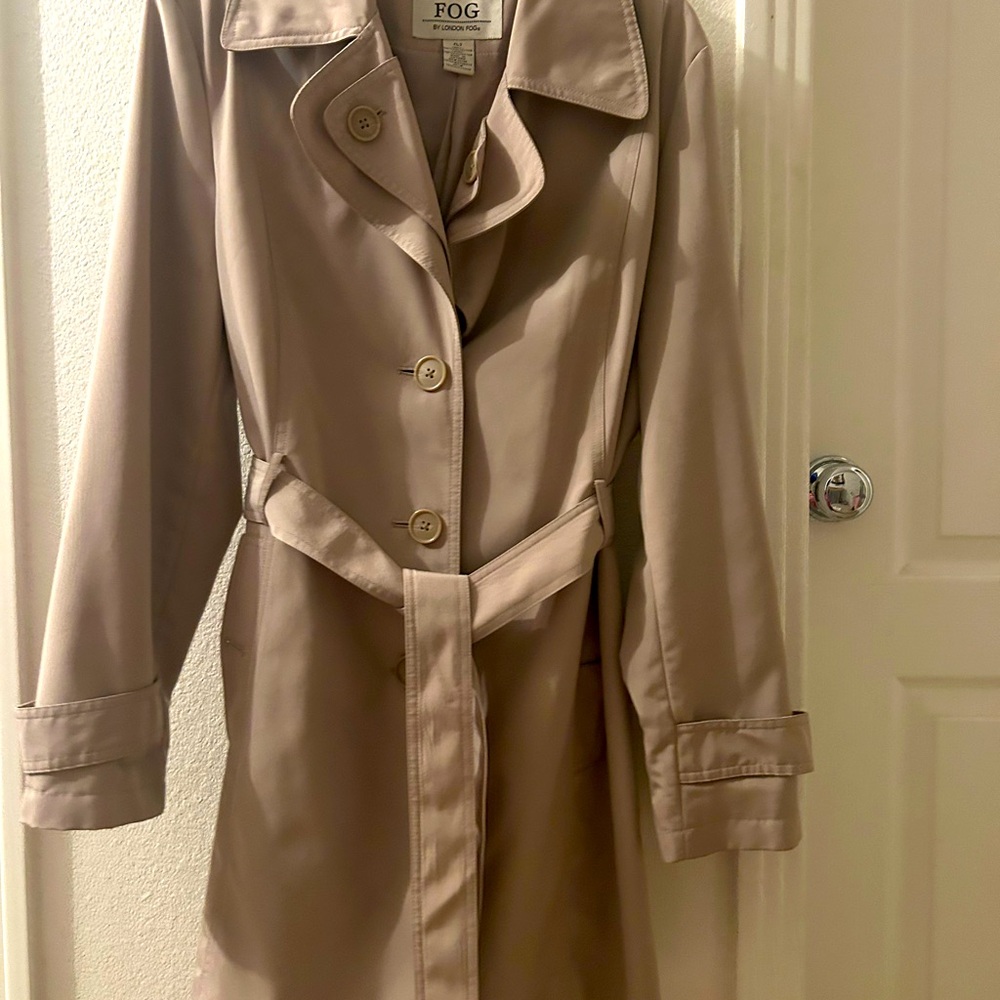 Classic Tan Trench Coat with Wide Lapel and Belt
